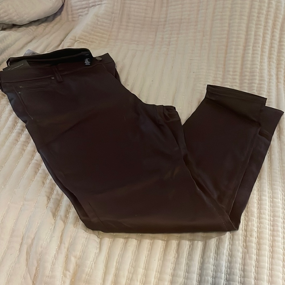 NWT Size 18 GAP Liquid Look Burgundy Jegging with Stretch!